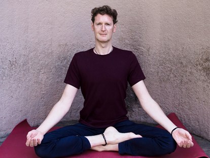 Yogakurs - vorhandenes Yogazubehör: Yogablöcke - Yoga fürs Wohlbefinden