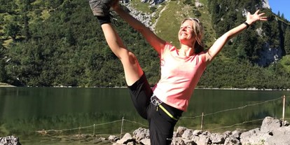 Yogakurs - vorhandenes Yogazubehör: Yogablöcke - Yoga ist pure Lebensfreude - Tanja Held-Billhofer / Source of Energy Yoga